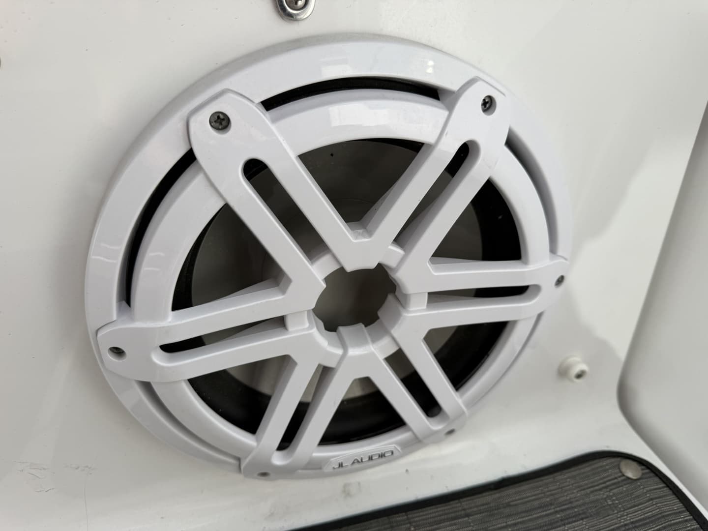 2022 Four Winns V355 Coupe - Image 51
