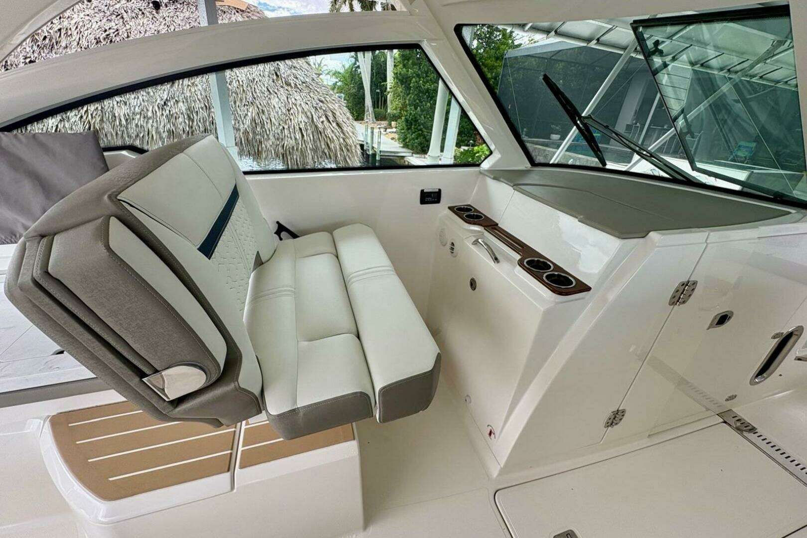 2024 Tiara Sport 34 LX - Image 13