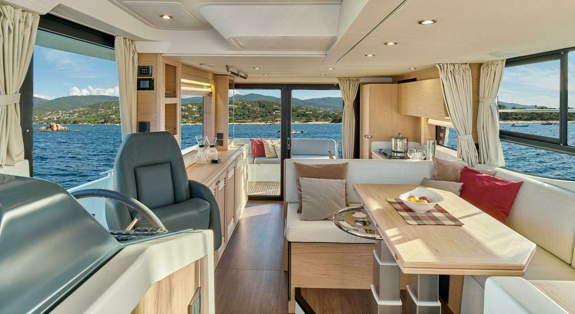 2026 Beneteau Swift Trawler - Image 12