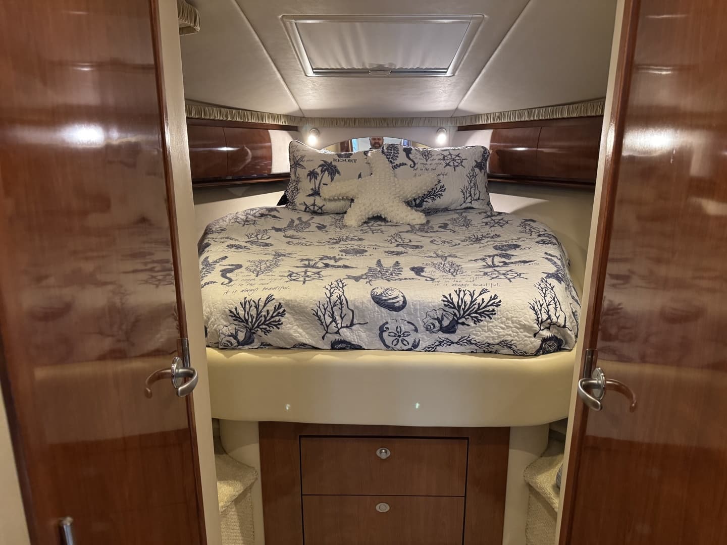 2005 Sea Ray 420 Sundancer - Image 13