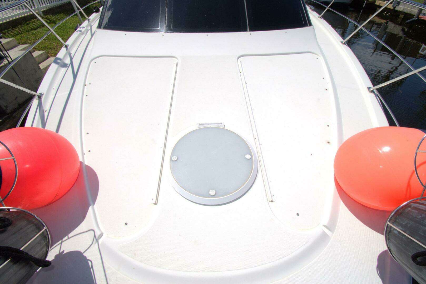 2005 Carver 444 Cockpit Motor Yacht - Image 11