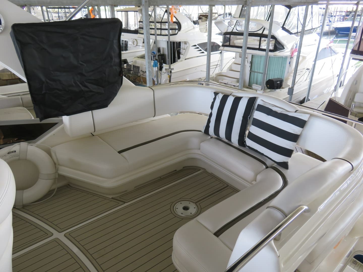 2007 Sea Ray 44 Sedan Bridge - Image 8