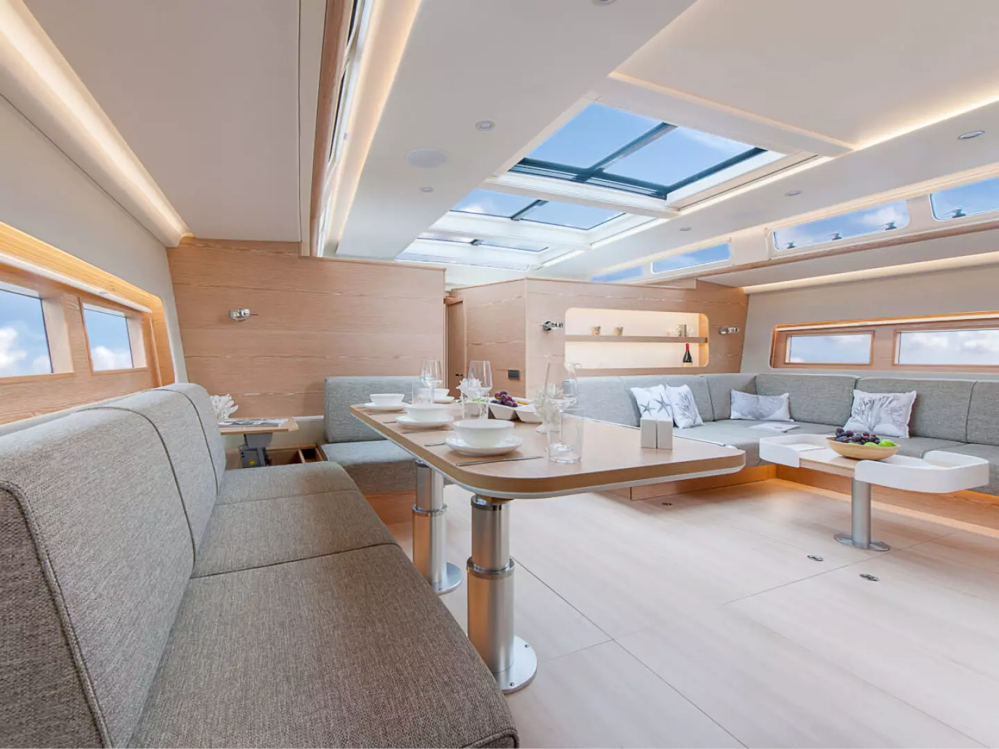 2025 Hanse 675 - Image 22