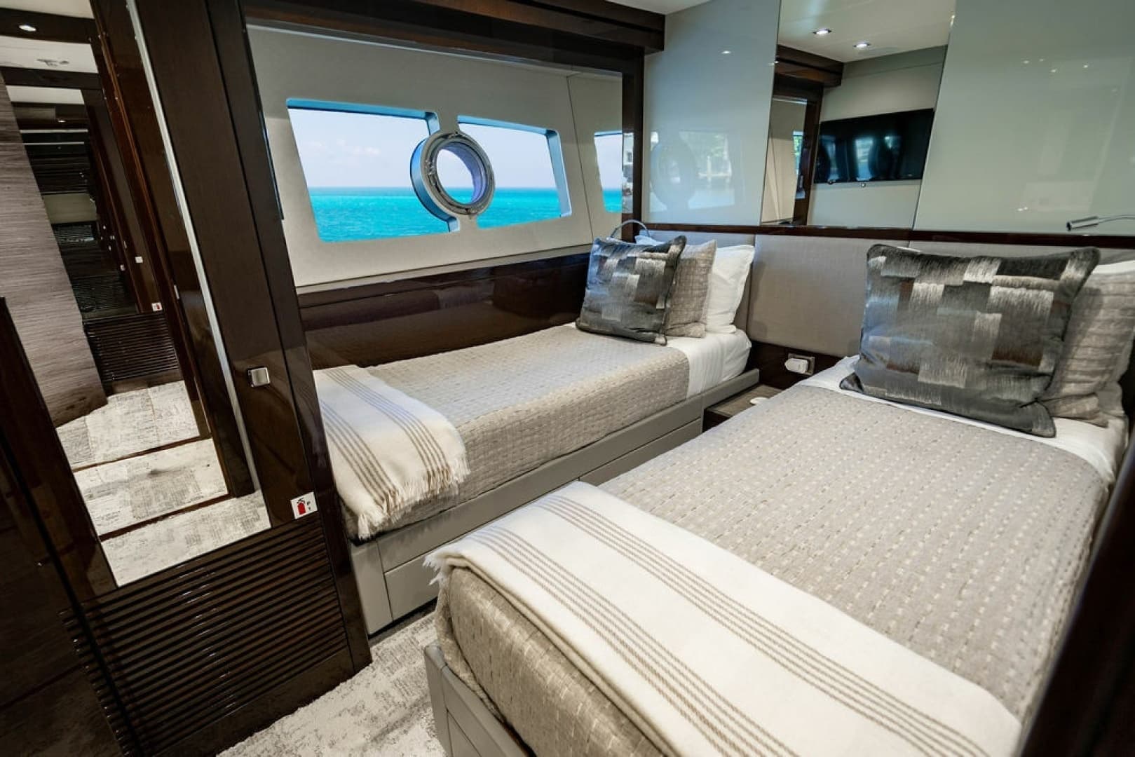 2019 Sunseeker 95 Motor Yacht - Image 78
