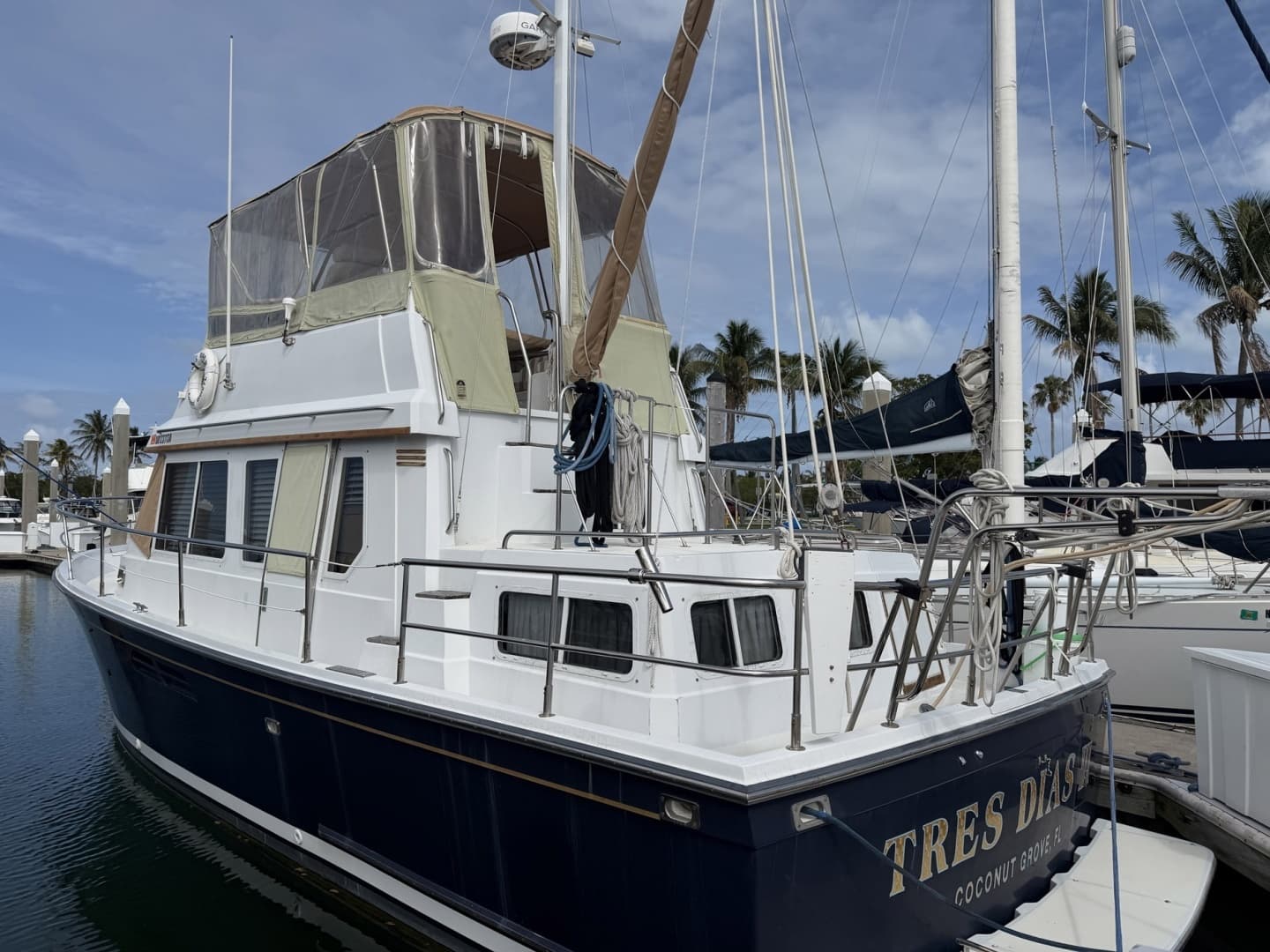 1997 Sabreline 36 Fast Trawler - Image 2