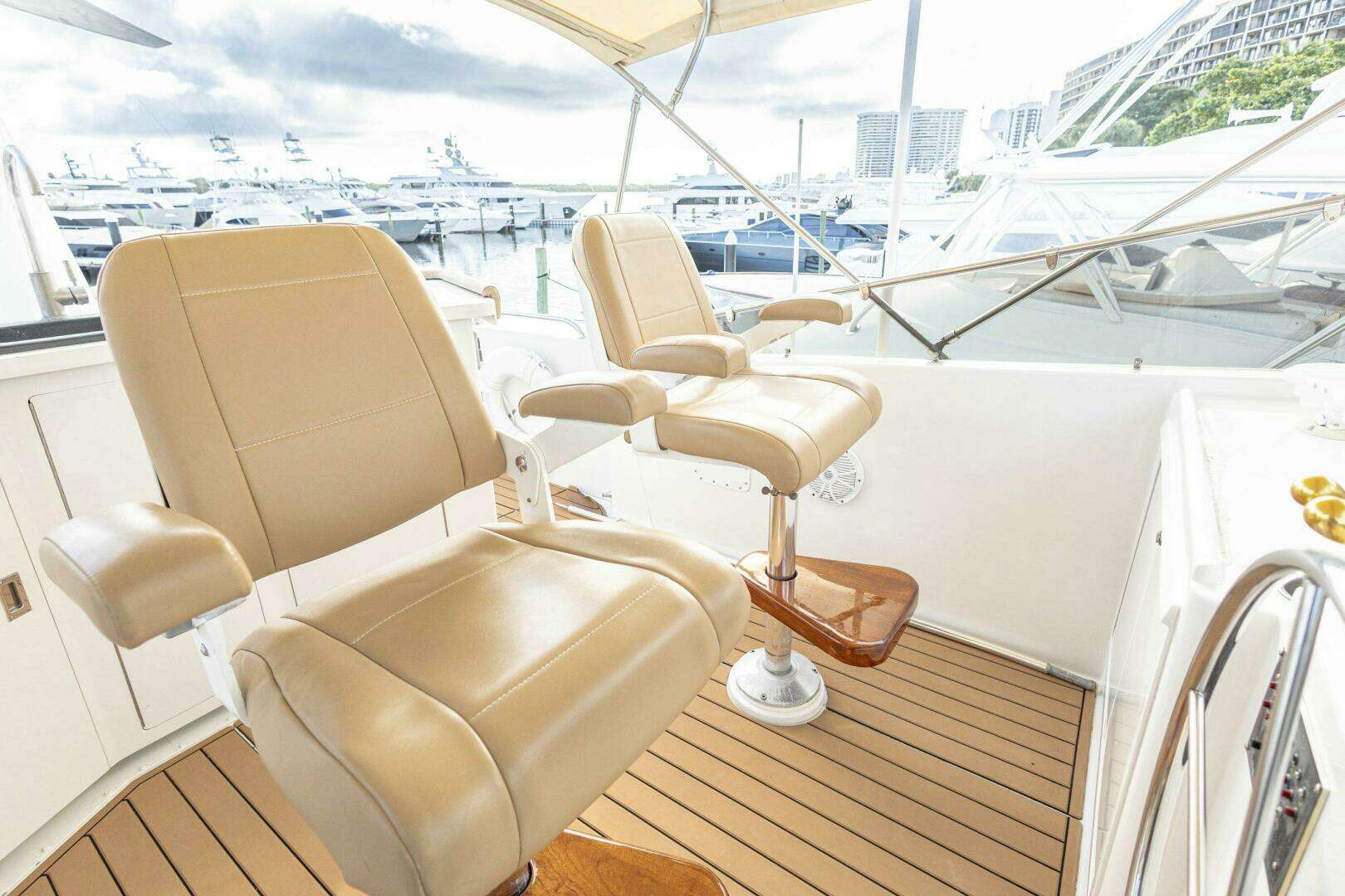 1989 Hatteras Cockpit Motor Yacht - Image 41