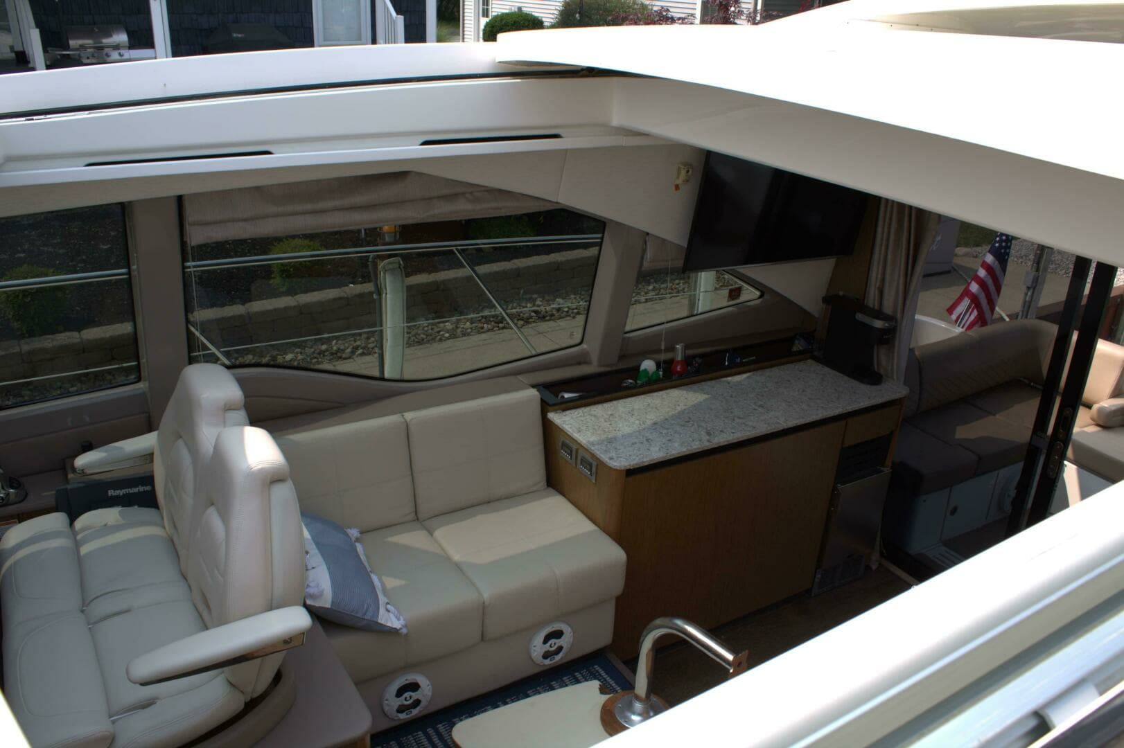 2017 Sea Ray 460 Sundancer - Image 70
