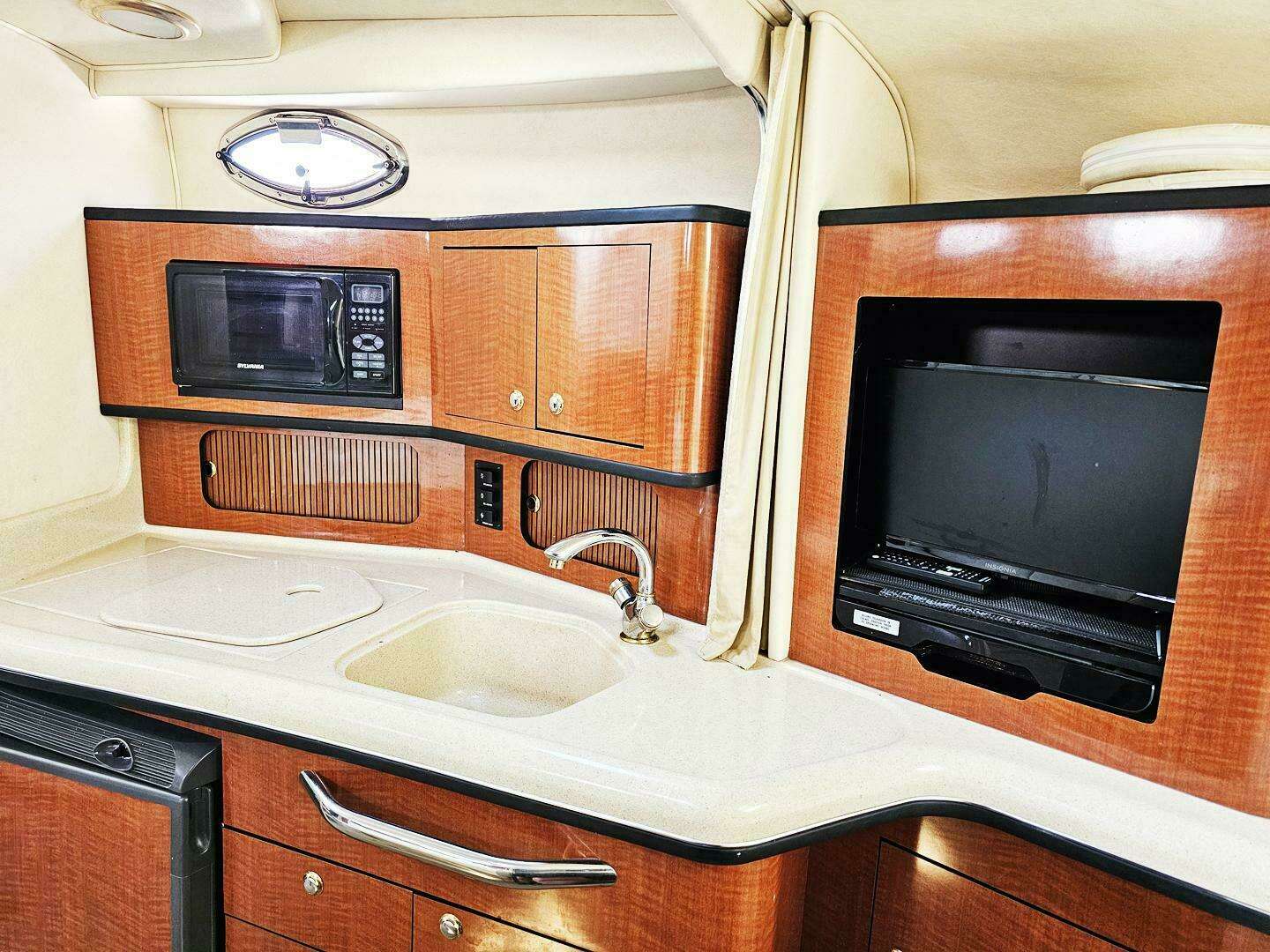 2004 Sea Ray 300 Sundancer - Image 13