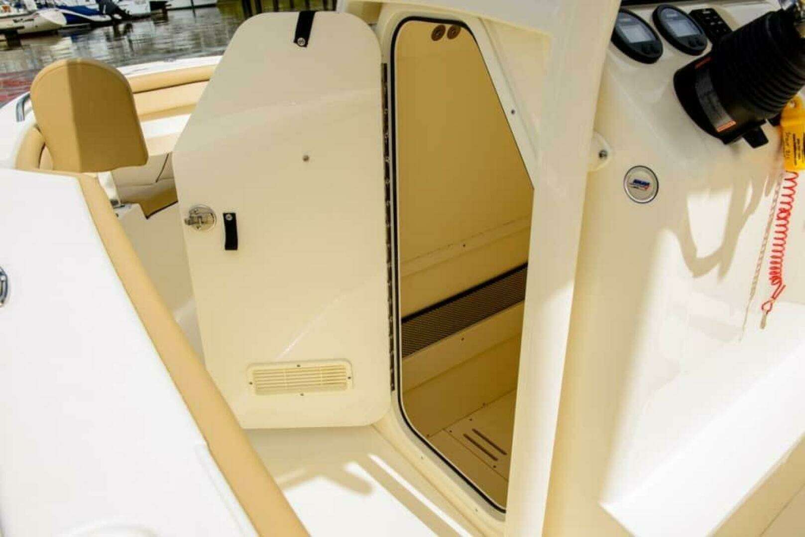 2025 Scout 215 XSF - Image 9