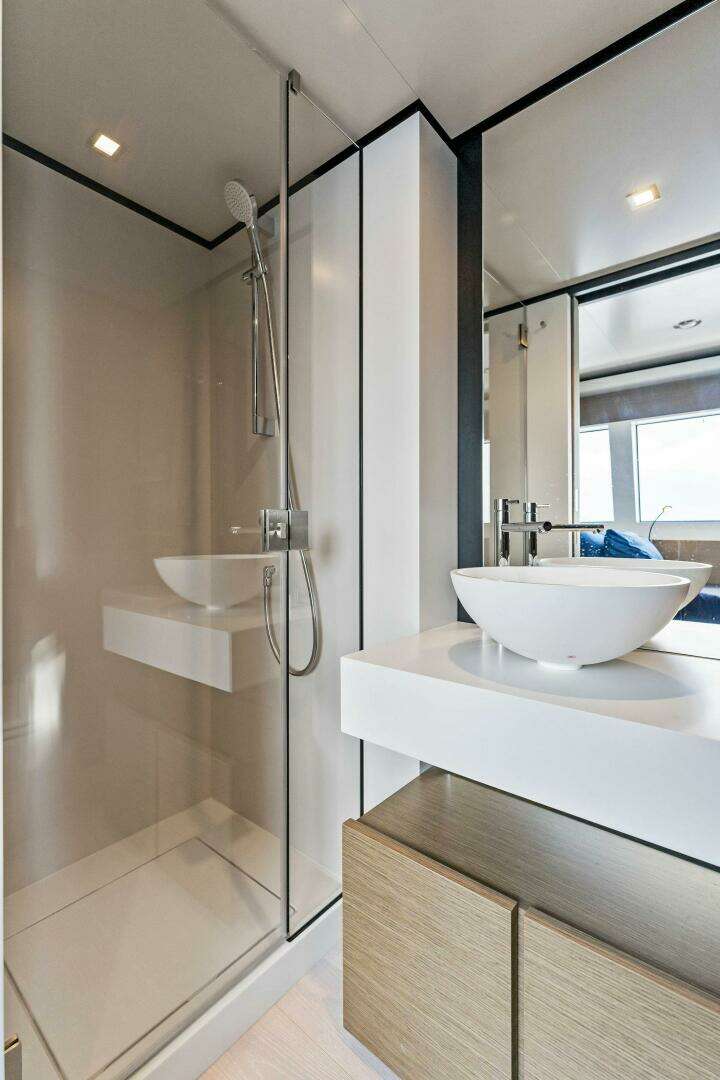 2024 Custom Line Navetta 33 - Image 96