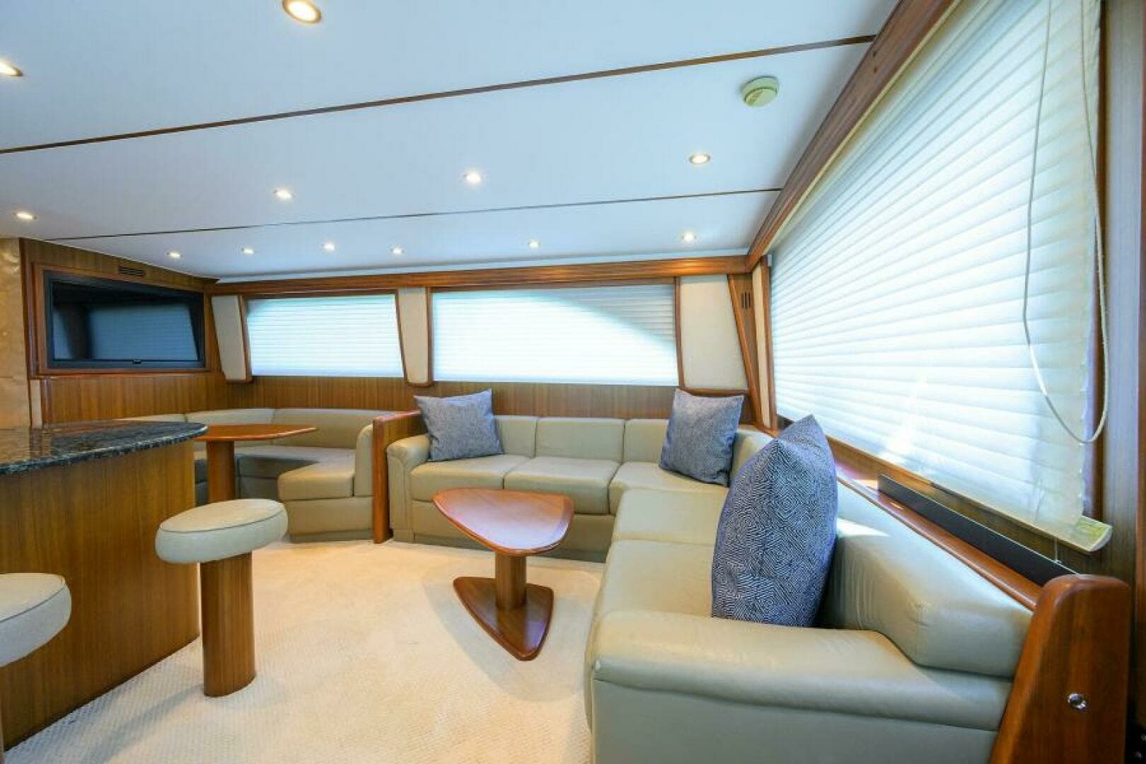 2008 Viking 60 Convertible - Image 27