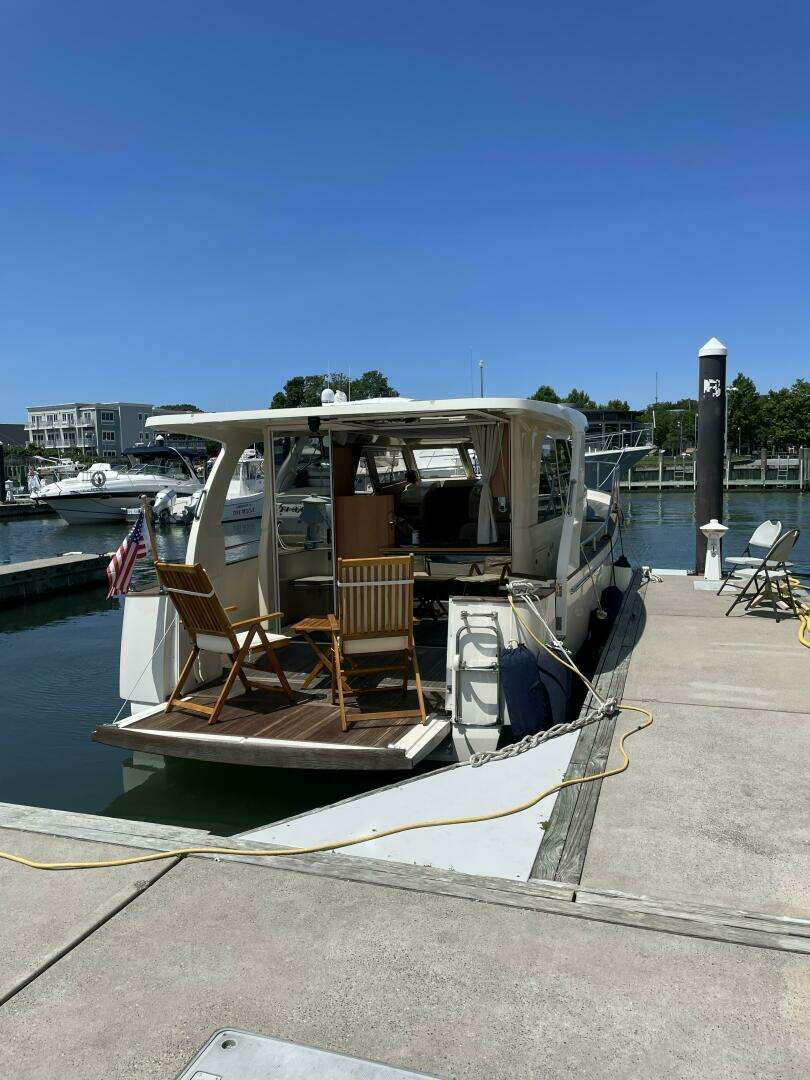 2013 Greenline 33 - Image 4