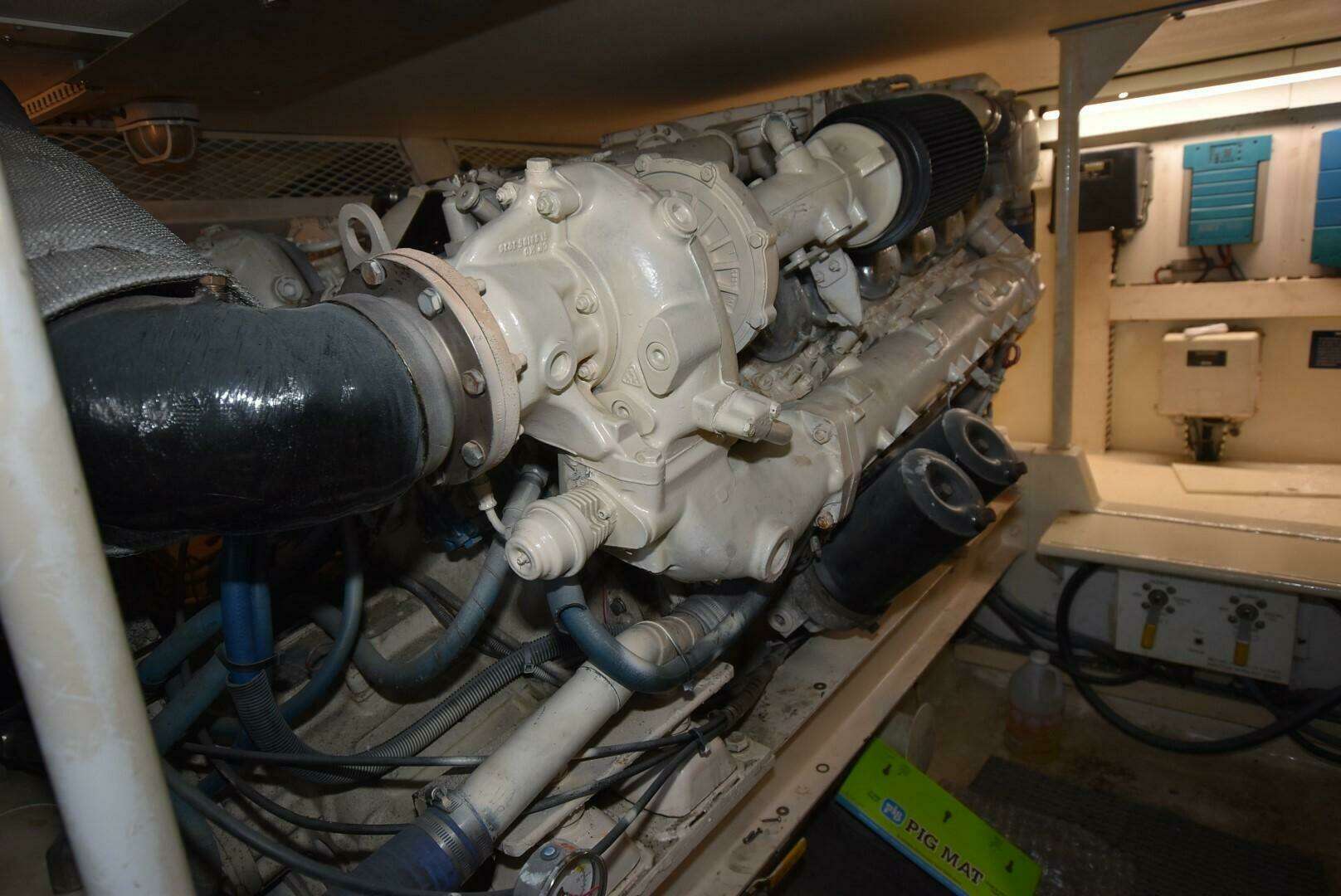 1997 Viking 50 Convertible - Image 32