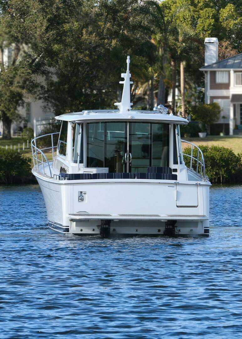 2027 Sabre 43 Salon Express - Image 4