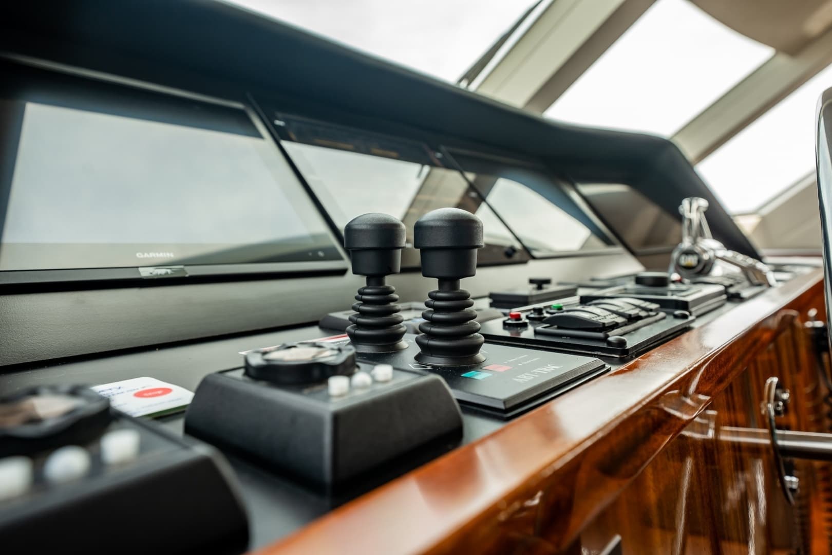 2012 Hatteras — - Image 14