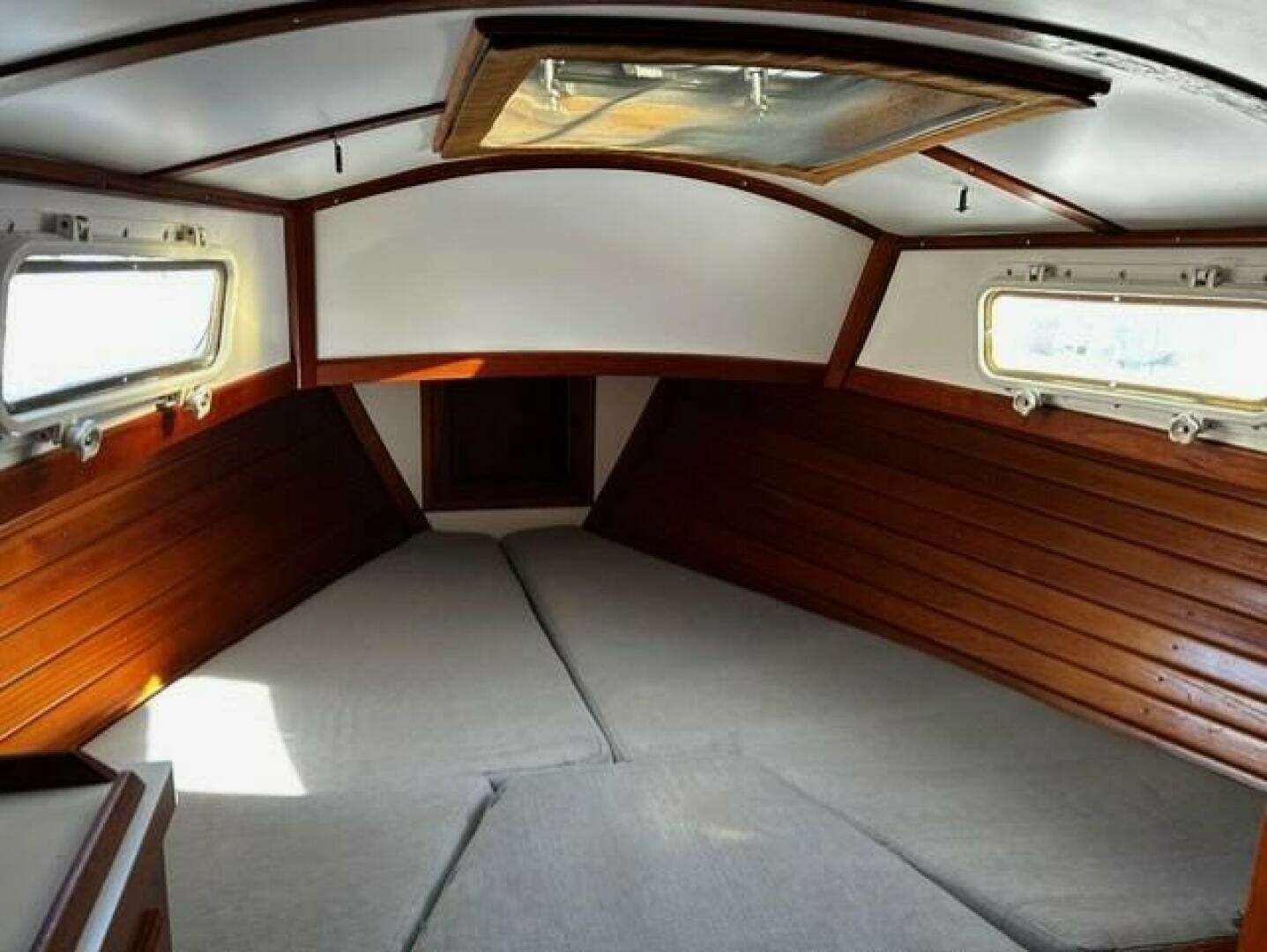 1986 Dickerson Tri-Cabin - Image 6