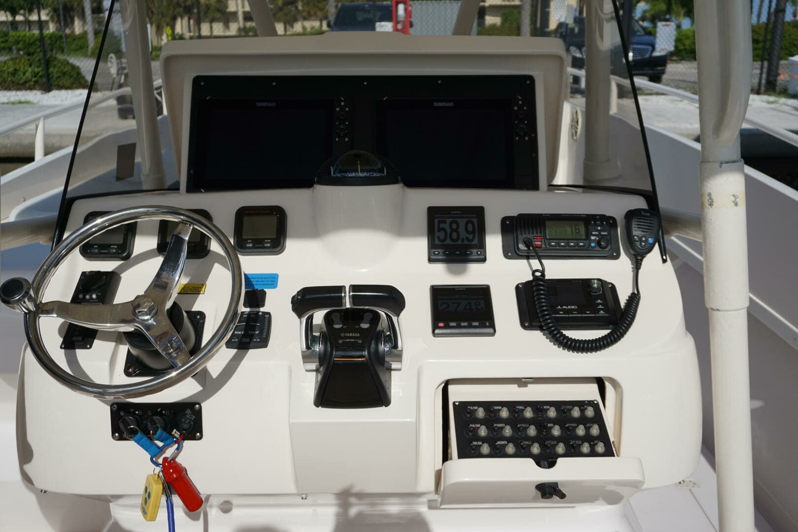 2008 Intrepid 323 - Image 15