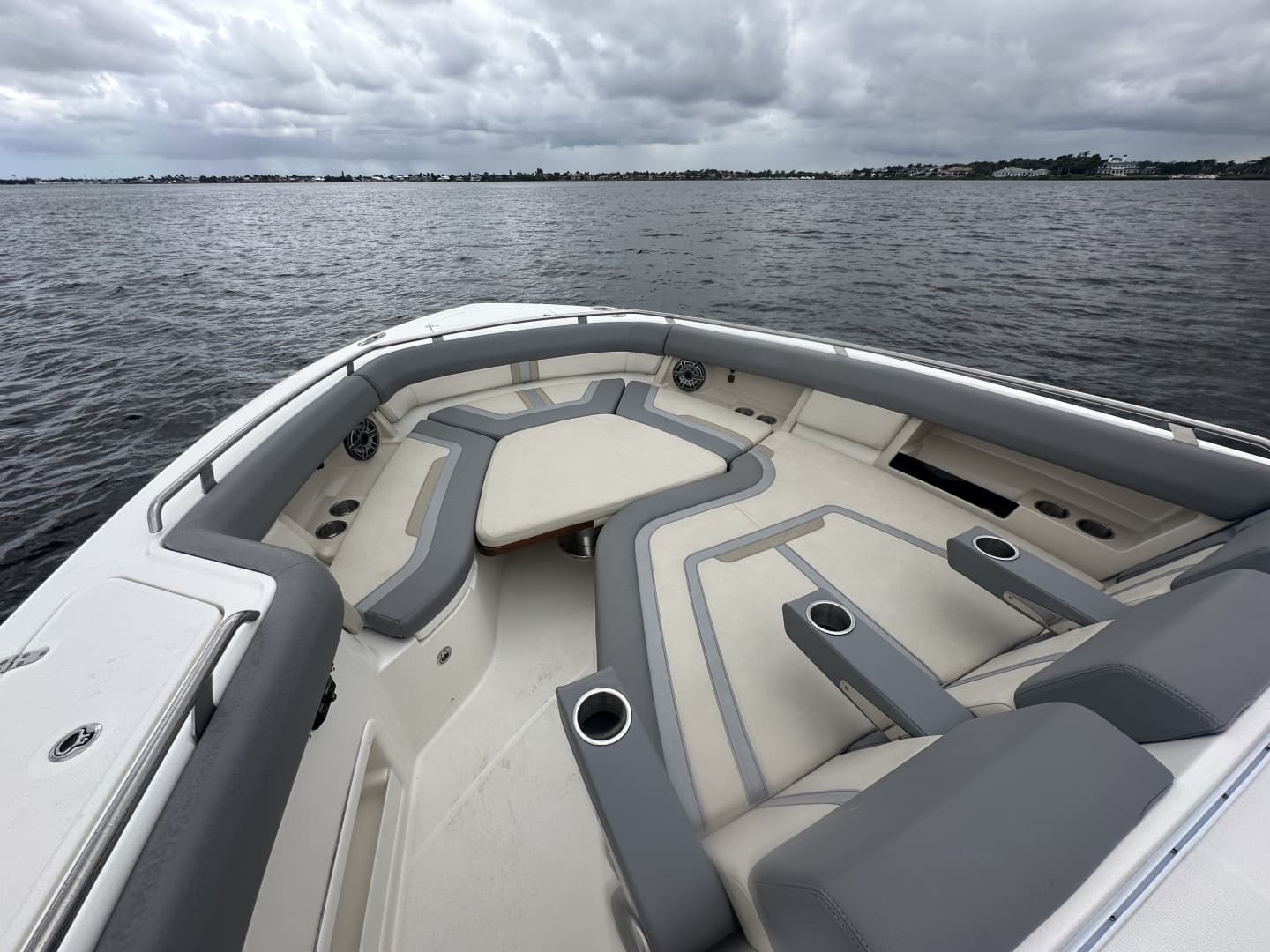 2024 Boston Whaler 380 Realm - Image 16
