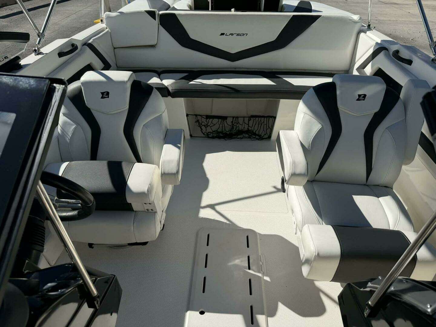2015 Larson LX 225S IO - Image 13