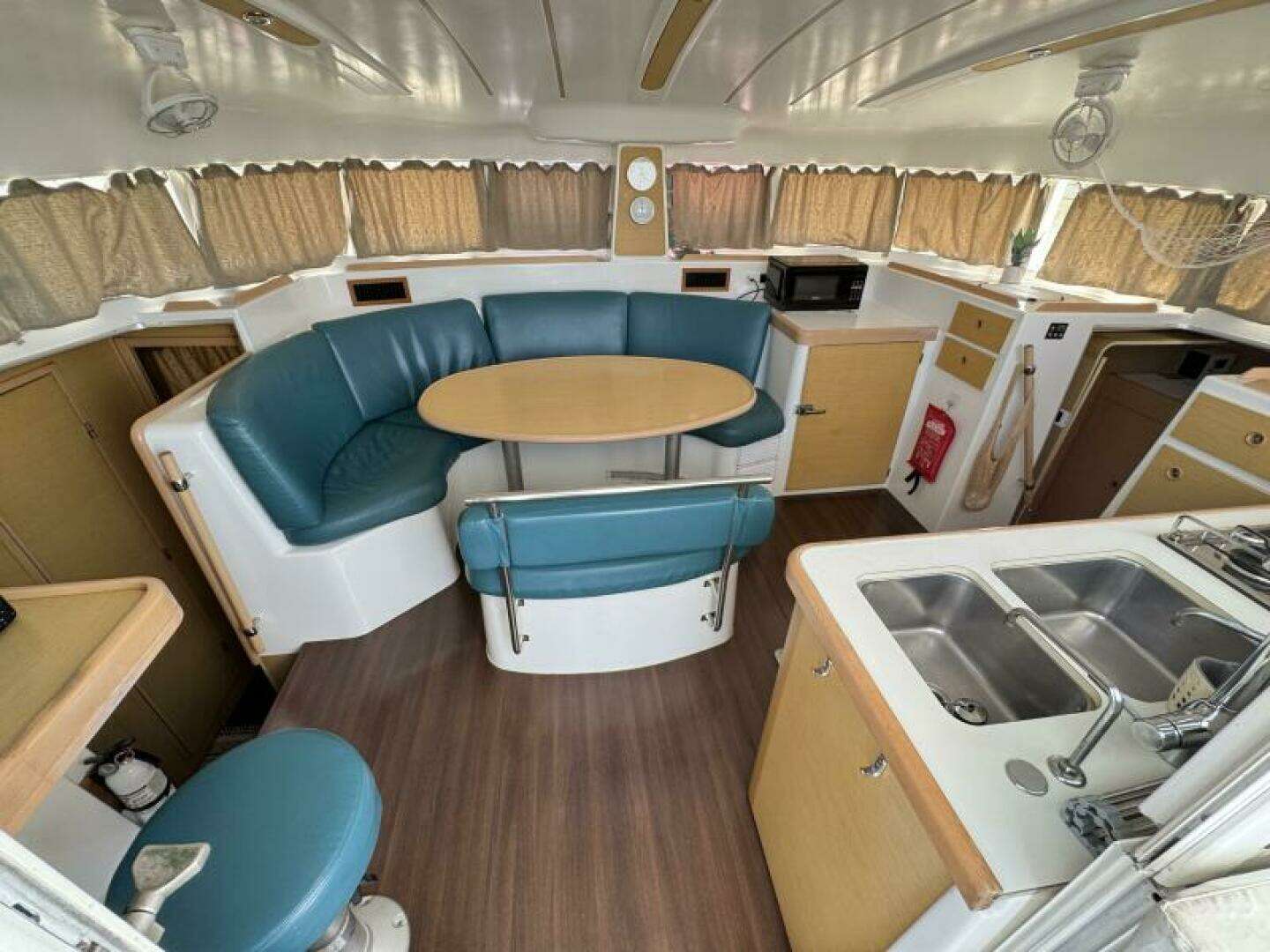 2010 Lagoon 380 - Image 26