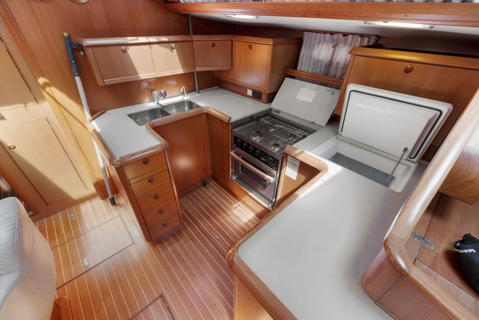 2001 Jeanneau — - Image 50
