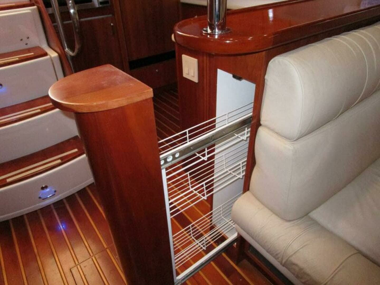 2003 Tiara Yachts 5200 Express - Image 12