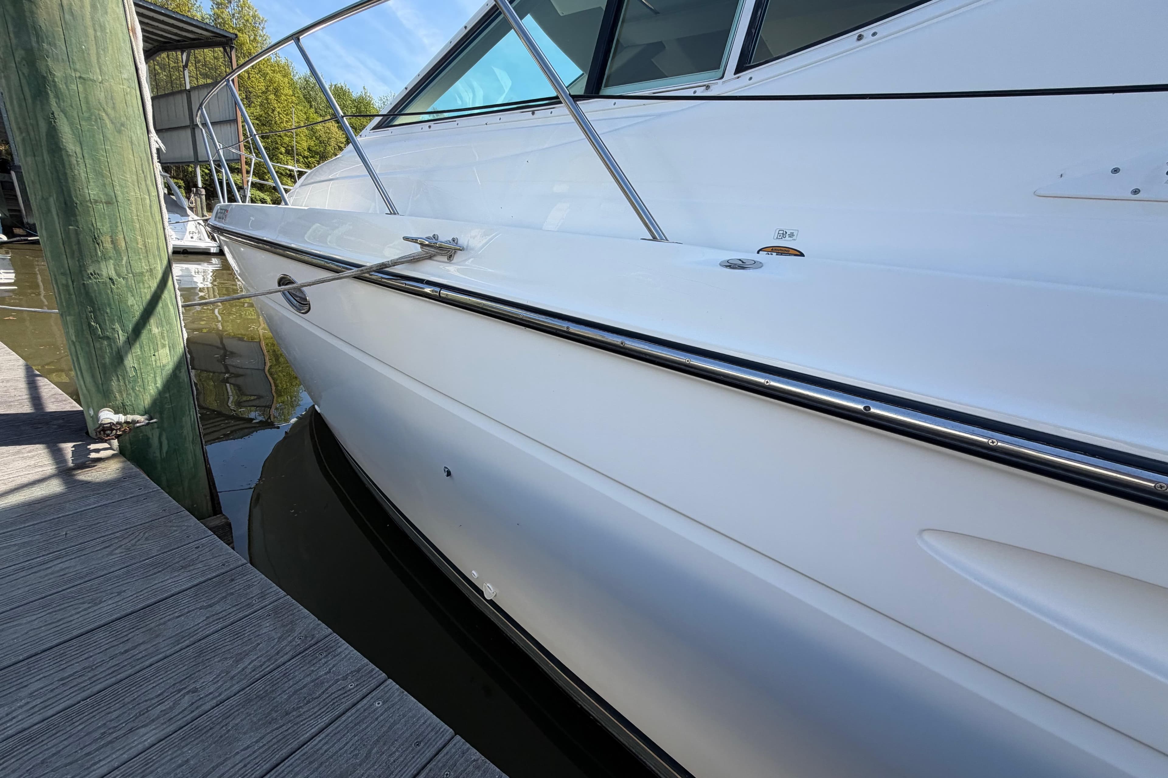 2001 Maxum 4600 SCB Limited Edition yacht docked at marina.