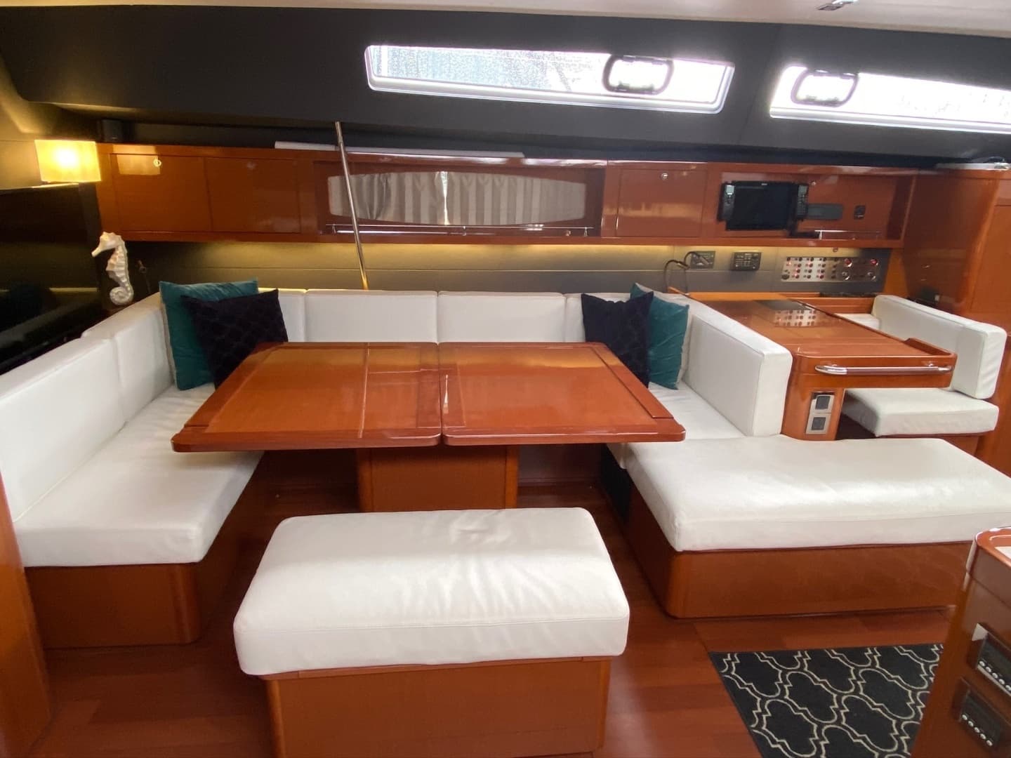 2016 Beneteau Oceanis 60 - Image 8
