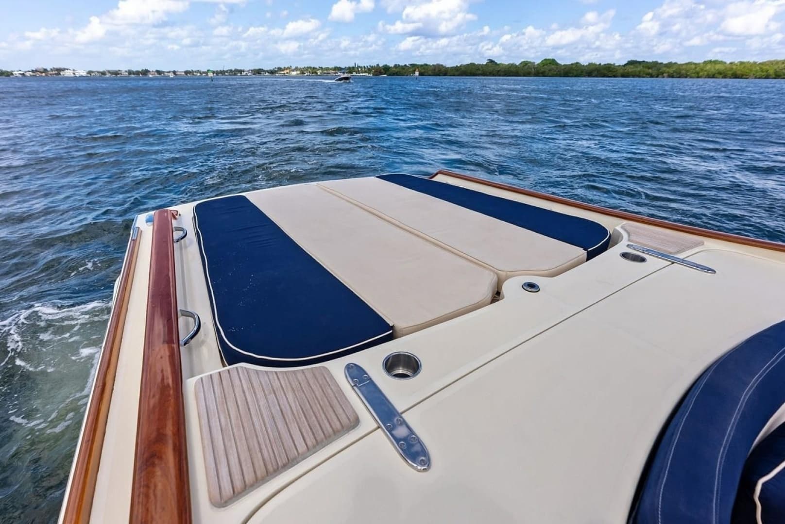 2008 Hinckley Talaria 38R - Image 11