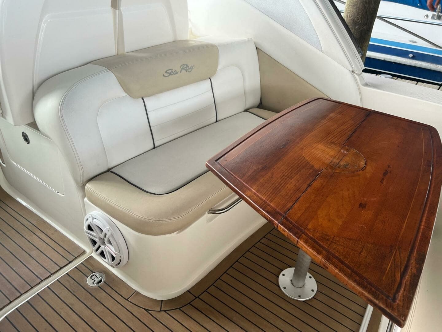 2008 Sea Ray 330 Sundancer - Image 17