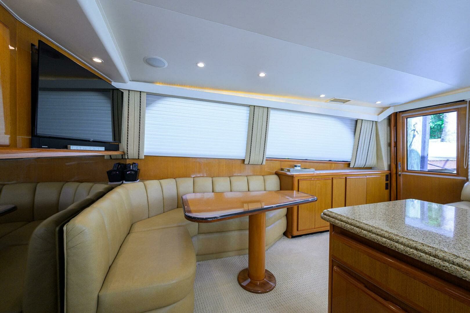 2000 Viking 50 Convertible - Image 14