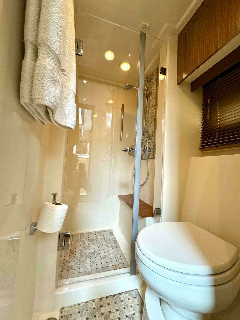 2017 Sea Ray 510 Sundancer - Image 43