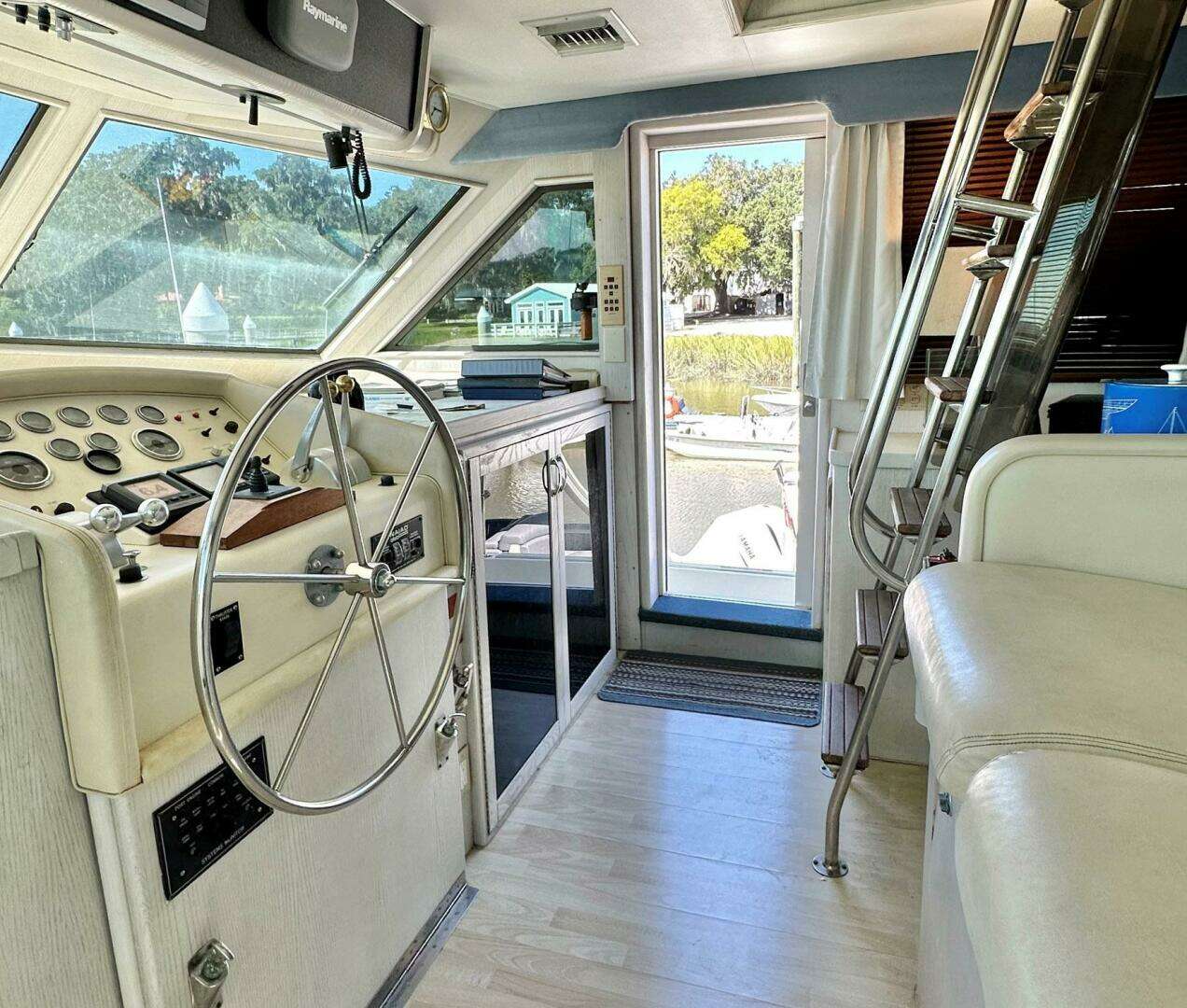 1987 Hatteras 54 MotorYacht - Image 10