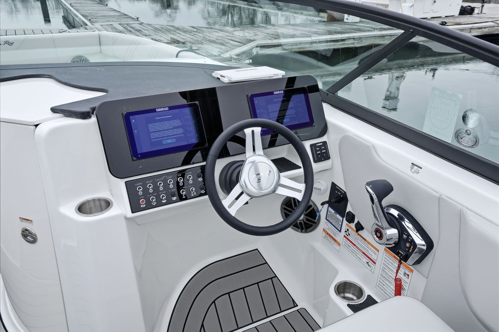 2026 Sea Ray SDX 270 Outboard - 18