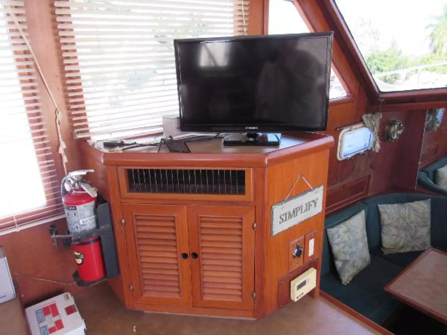 1987 Offshore Yachts Yachtfisher CPMY - Image 8