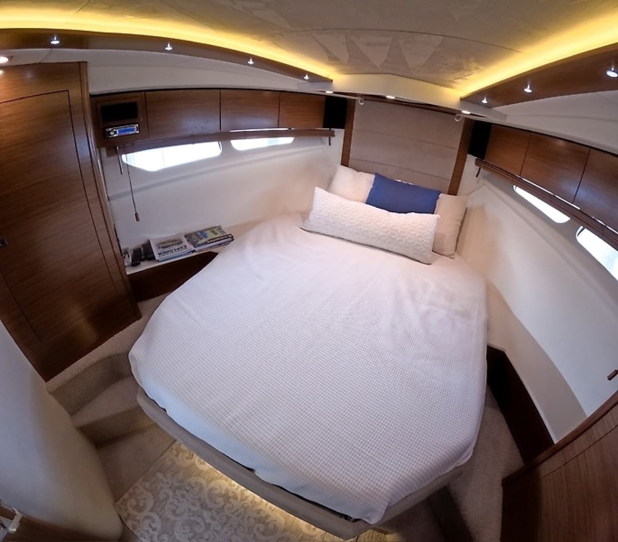 2016 Cruisers Yachts Cantius - Image 21