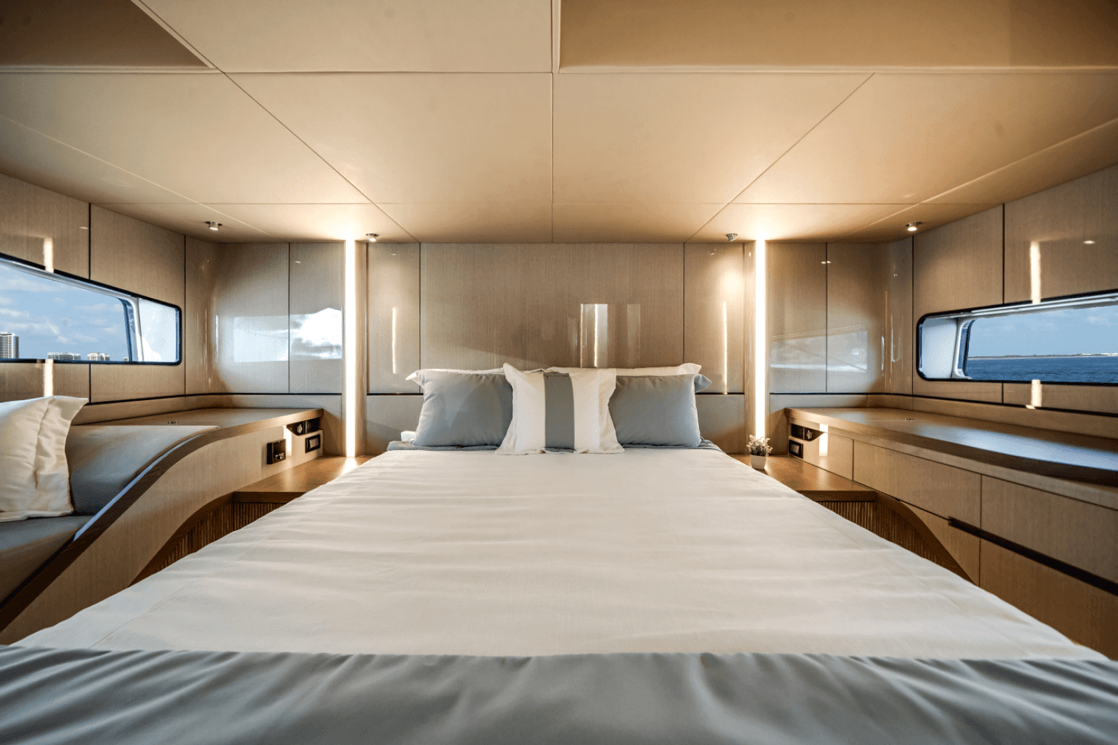 2026 Cruisers Yachts 57 FLY - Image 38
