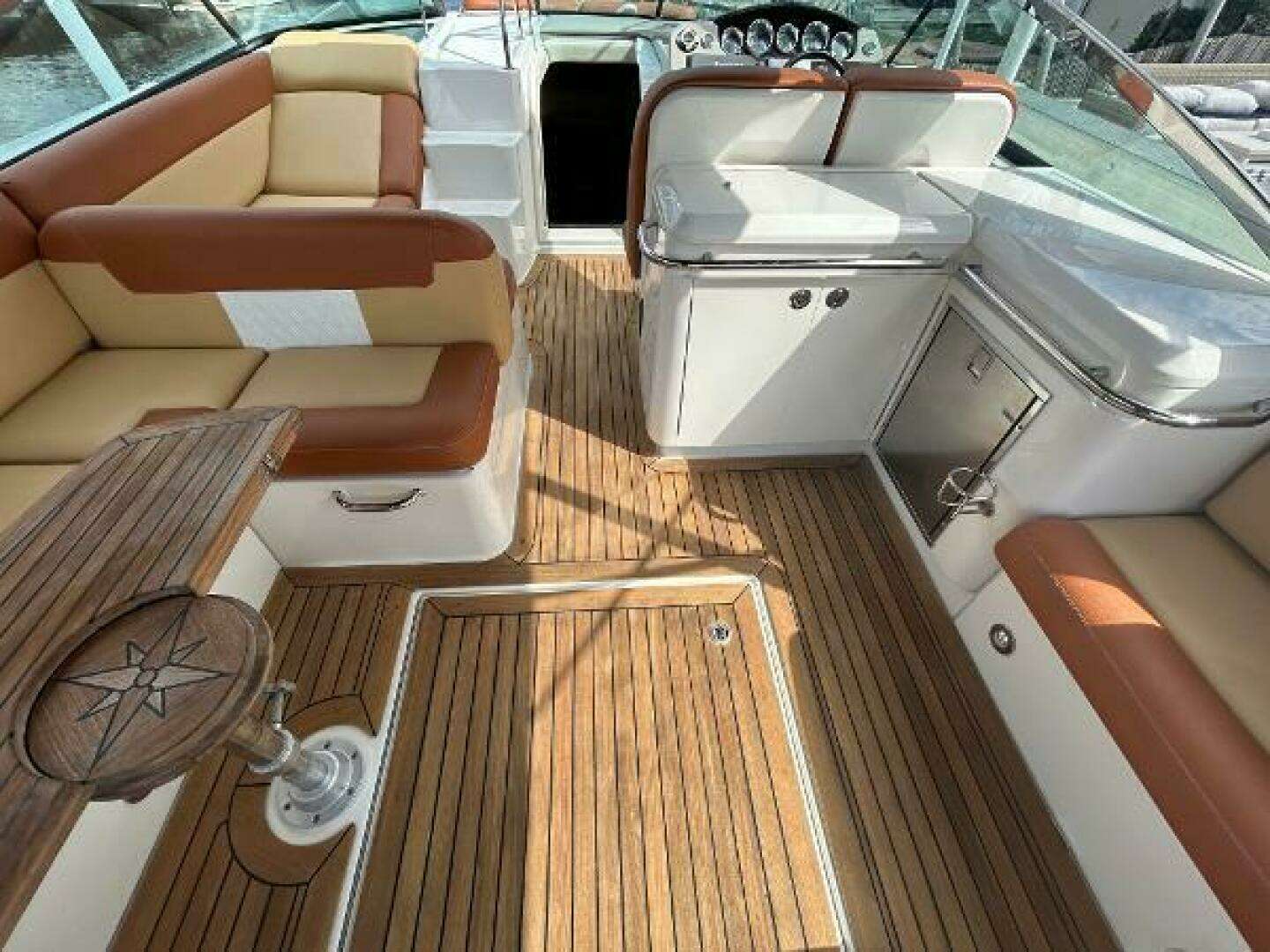 2014 Sea Ray 370 Venture - Image 7