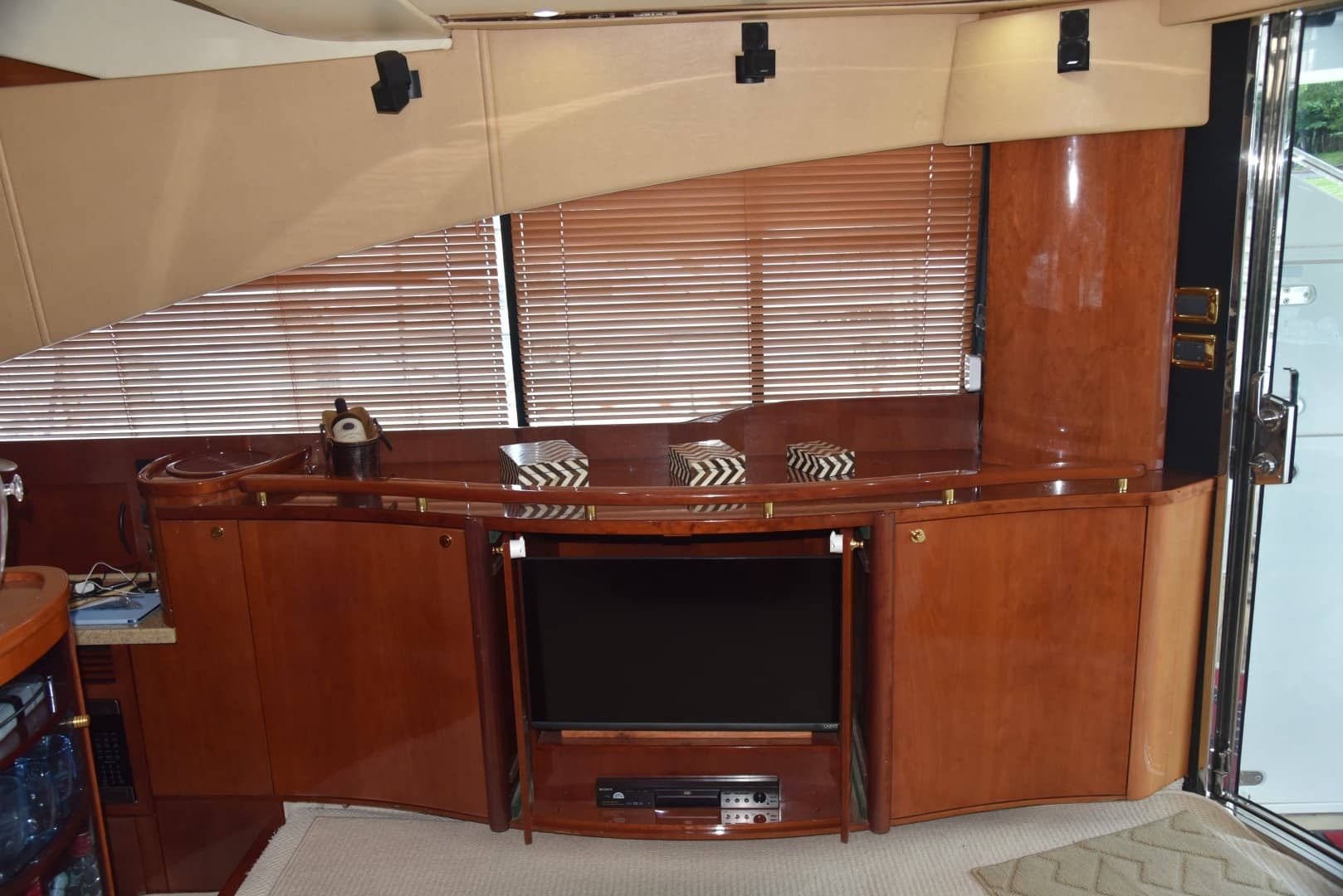 2002 Fairline Squadron 58 - Image 22