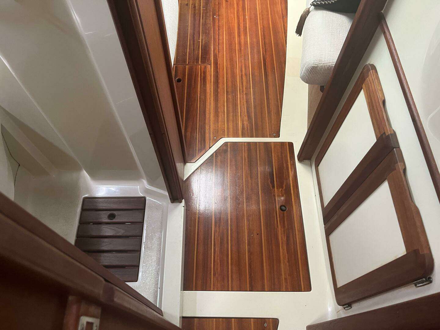 1992 Hunter 33.5 - Image 50