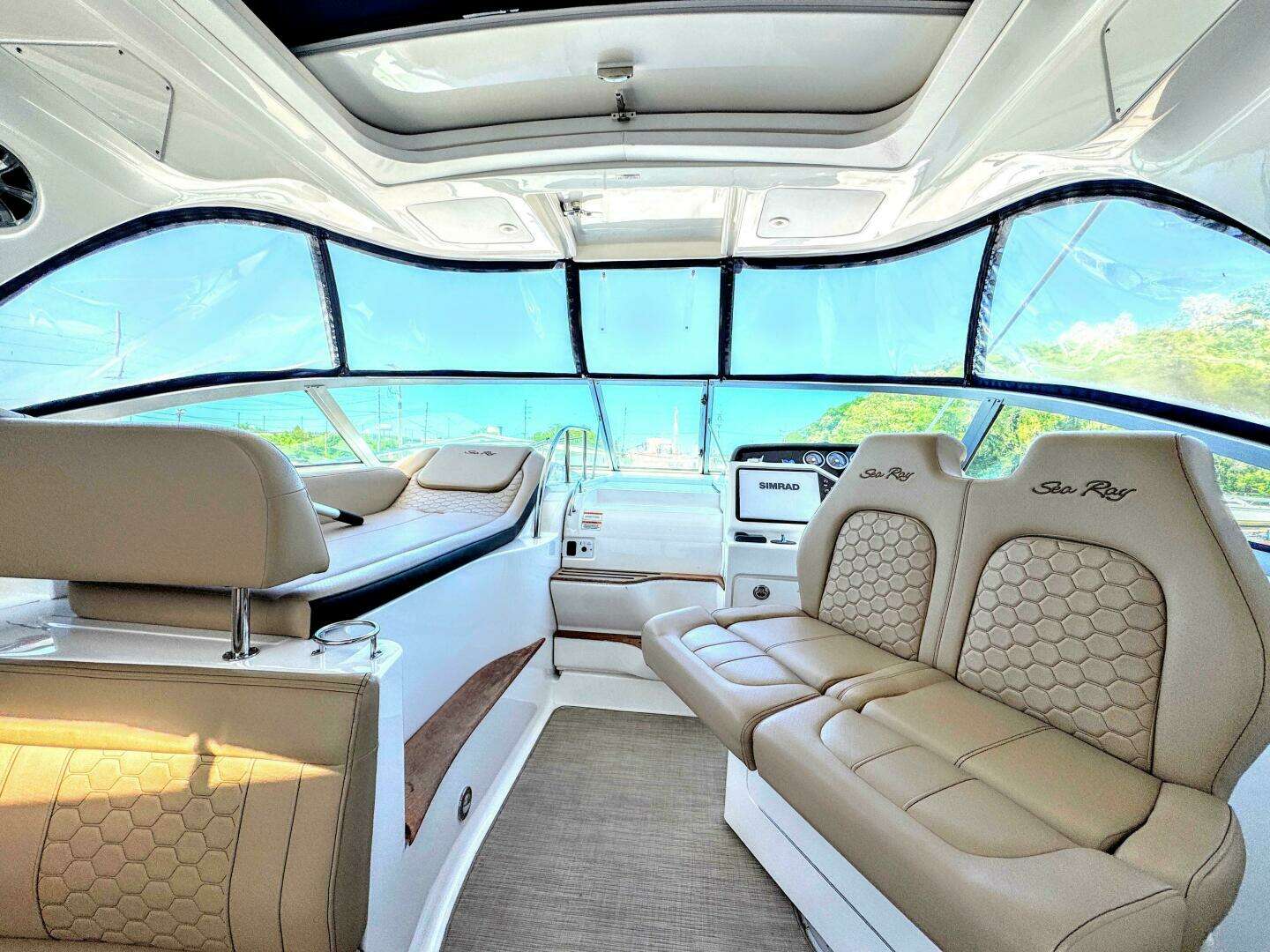 2019 Sea Ray 350 Sundancer - Image 13