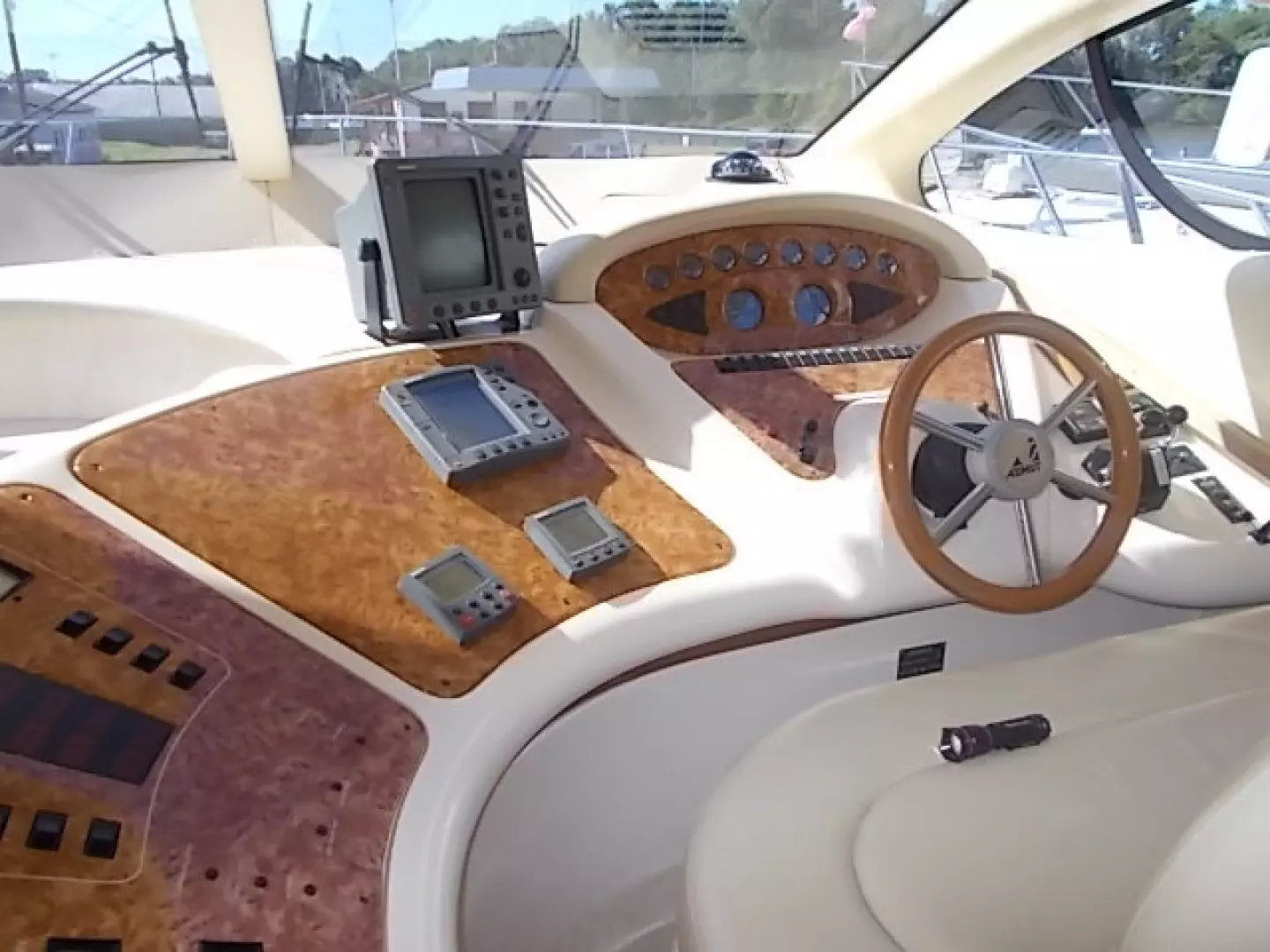 2001 Azimut 46 - Image 12
