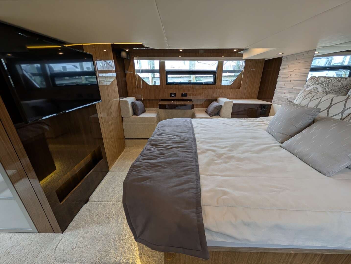 2022 Cruisers Yachts 54 Cantius - Image 33