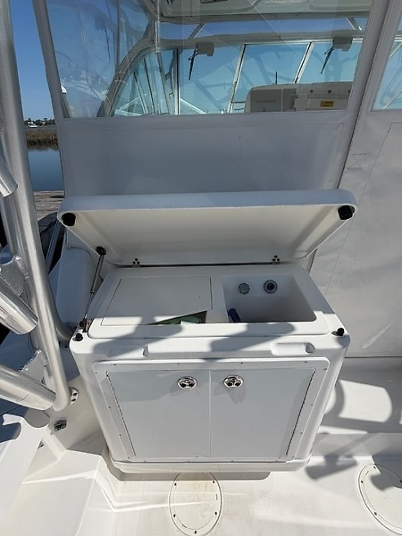 2005 Rampage 33 Express - Image 15