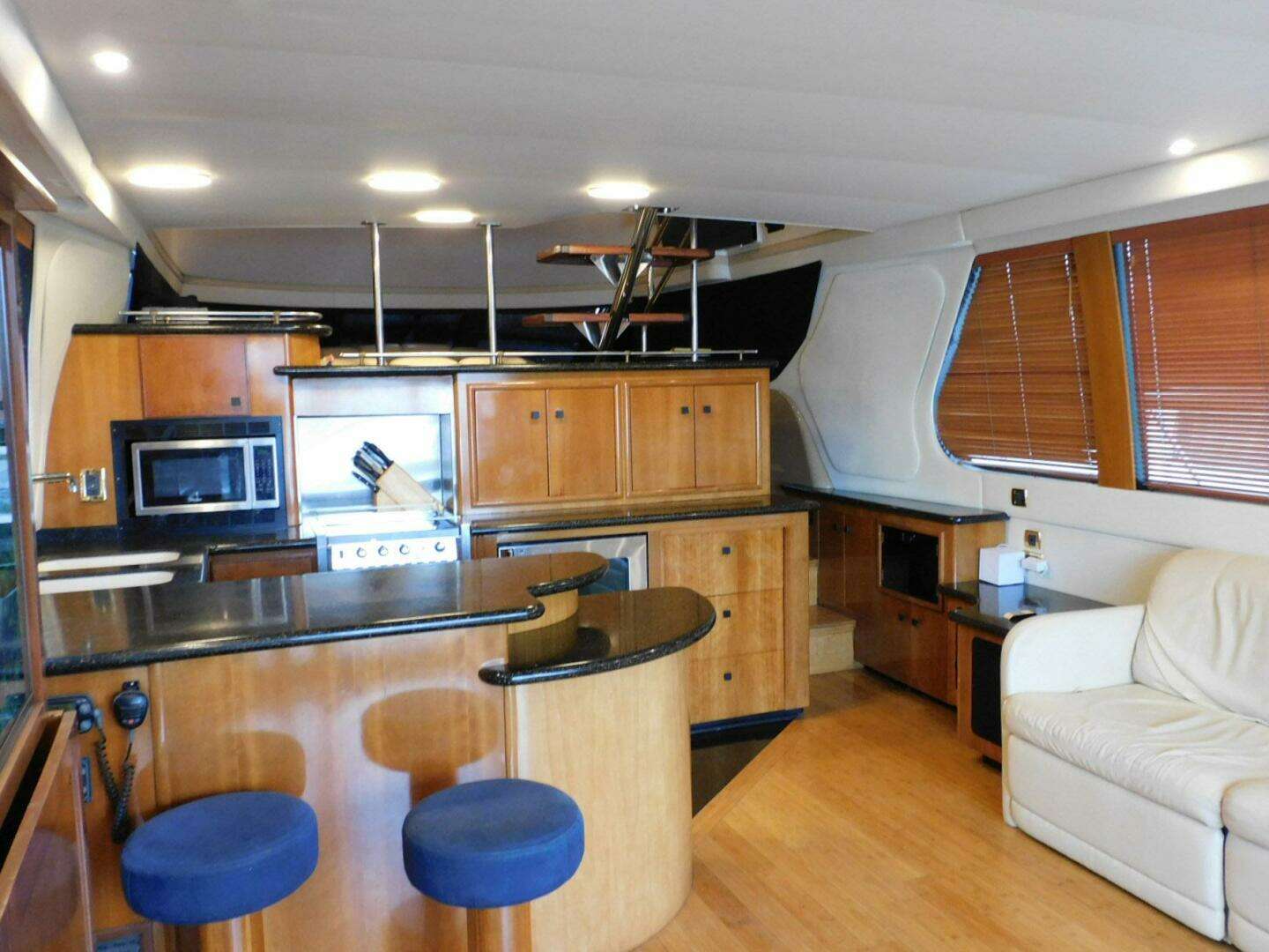 2002 Carver 570 Voyager Pilothouse - Image 4