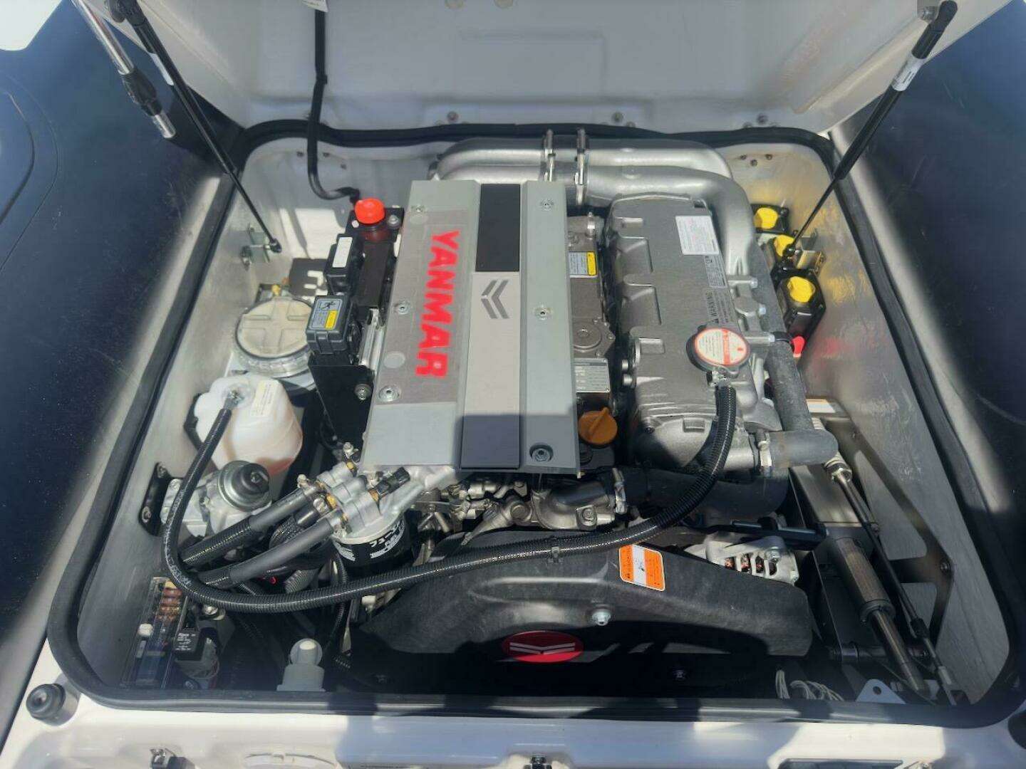 2024 Williams Jet Tenders 445 Diesel Jet - Image 9