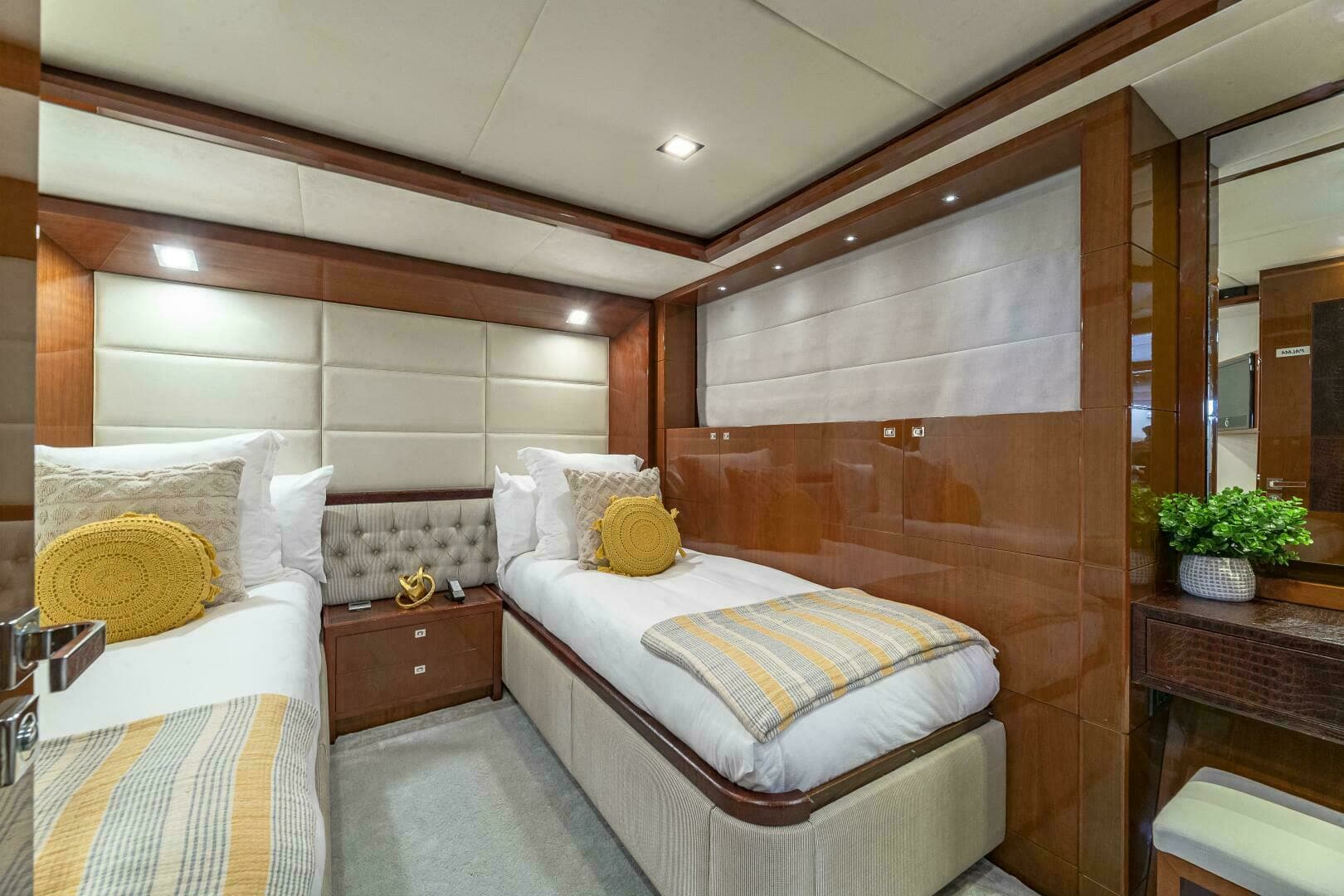 2012 Princess 32M - Image 27