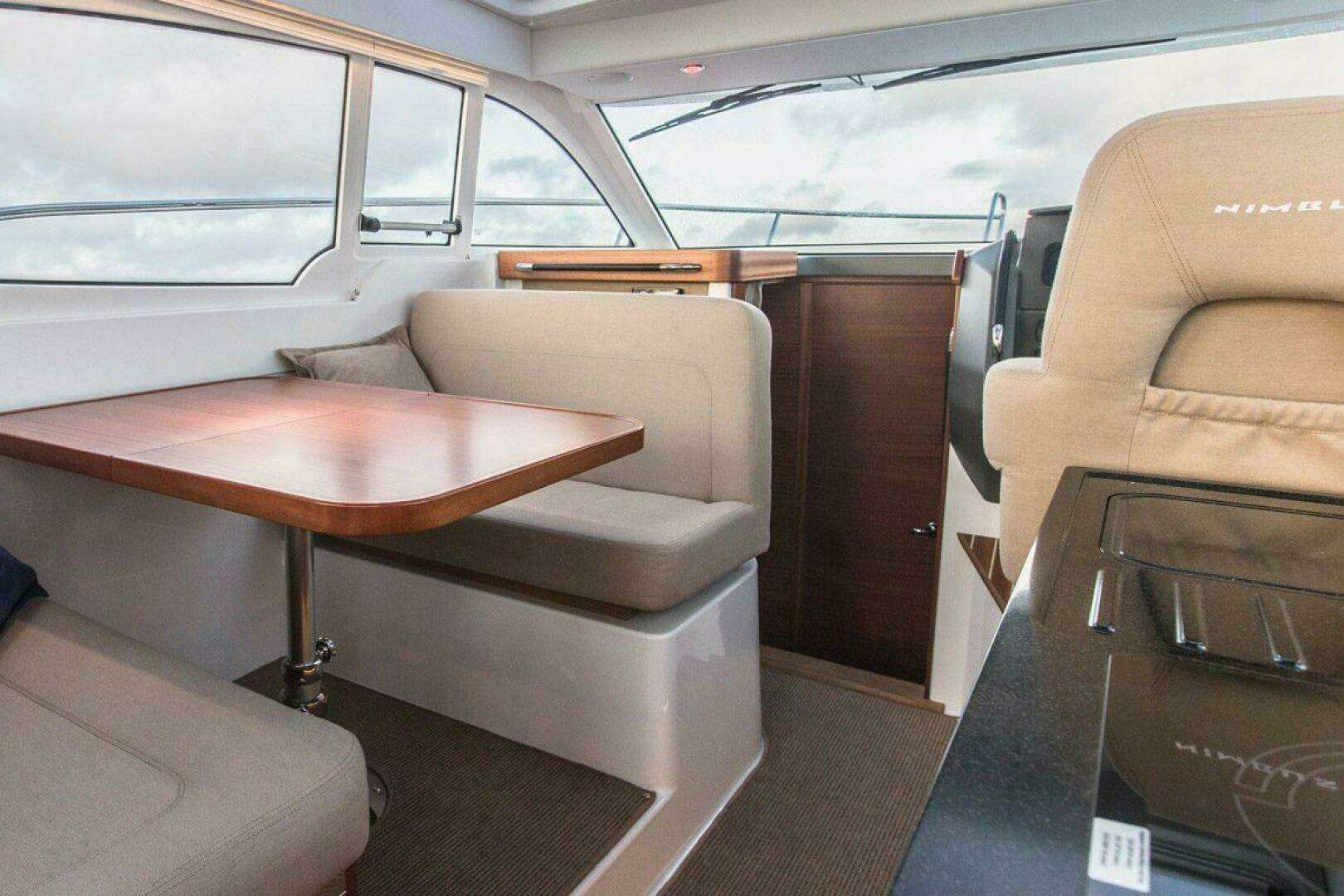 2025 Nimbus 305 Coupe - Image 8