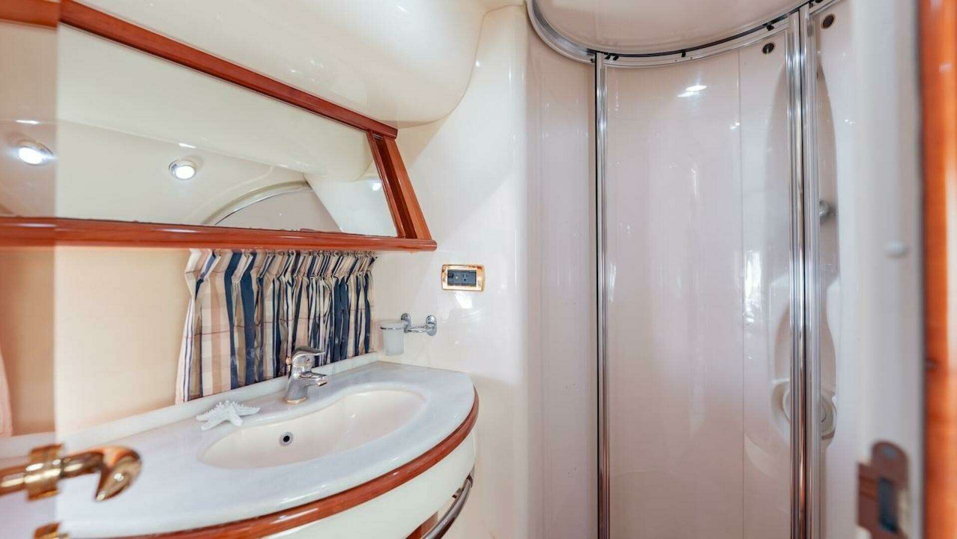 2007 Azimut Evolution - Image 65