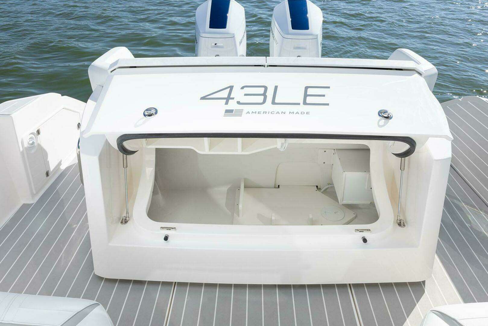 2026 Tiara Yachts 43 LE - Image 11